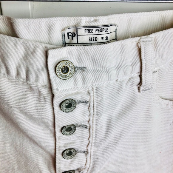 FREE PEOPLE/HIGH RISE 10.5”/BUTTON UP/JEAN SHORT - Picture 2 of 4